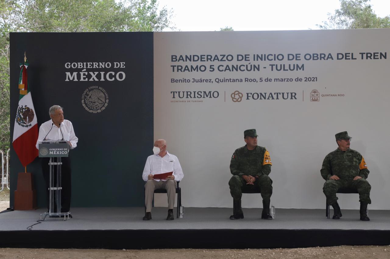 Da AMLO banderazo de inicio al tramo 5 Norte del Tren Maya en QRoo